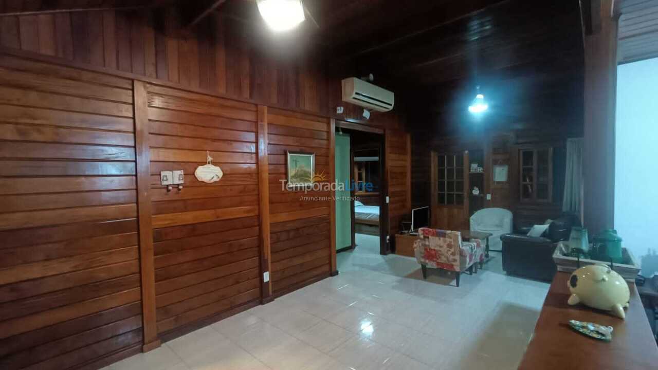 Chácara / sítio para aluguel de temporada em Macaé (Serra da Cruz)