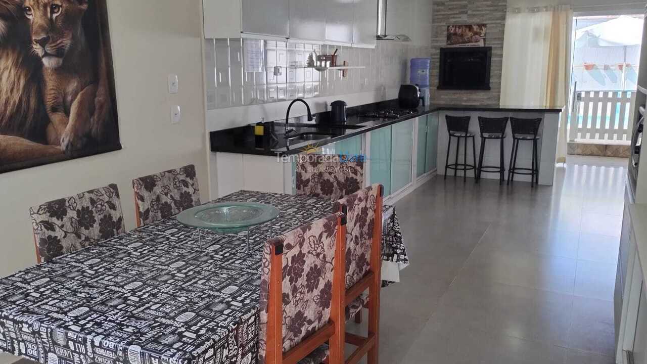 Casa para aluguel de temporada em Itapoá (Barra do Saí)