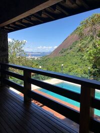 CASA RARA EN LA ZONA SUR — VISTA ESPECTACULAR