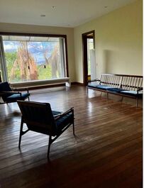 CASA RARA EN LA ZONA SUR — VISTA ESPECTACULAR