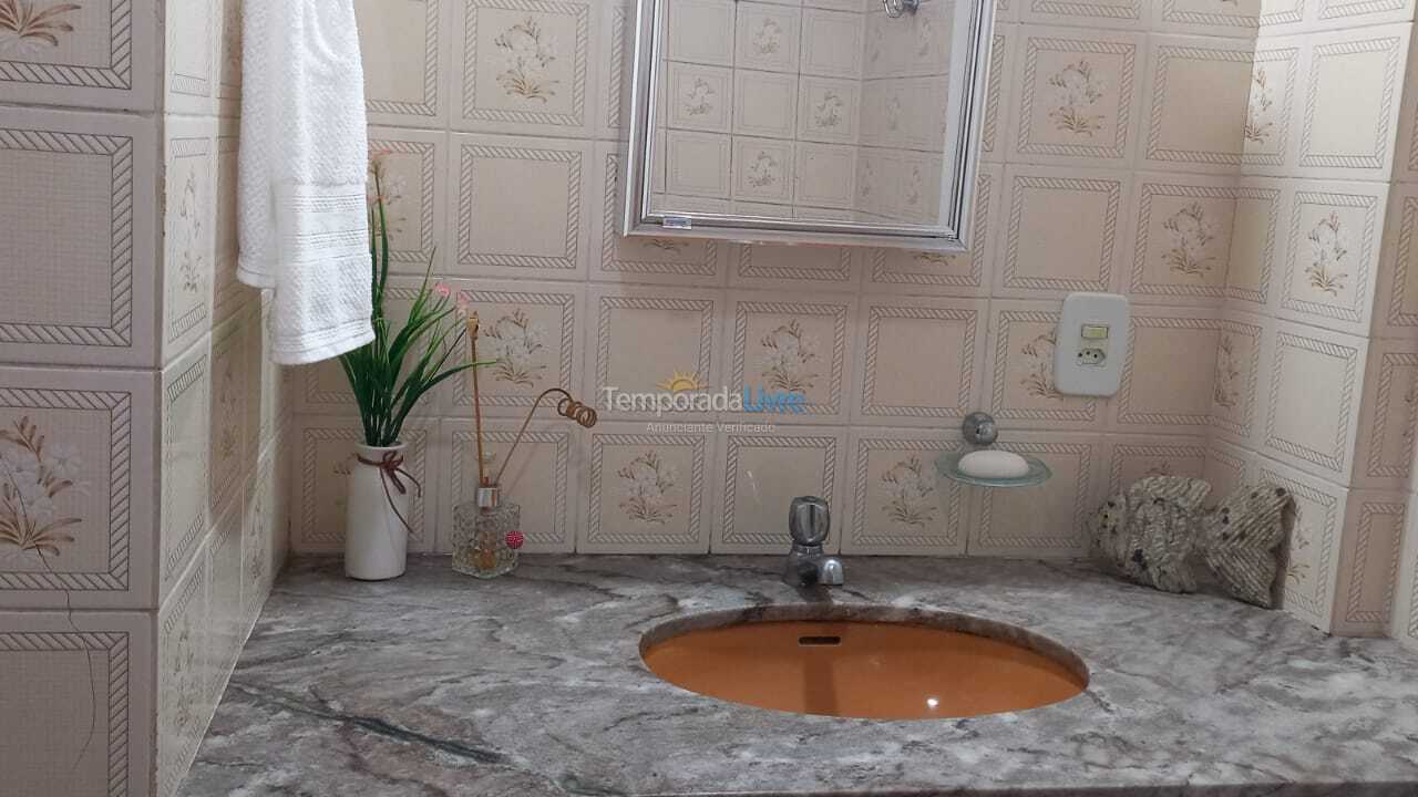 Apartamento para aluguel de temporada em Guarapari (Praia da Areia Preta)