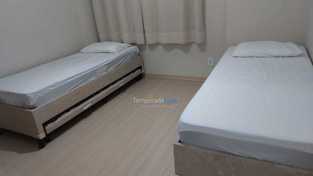 Apartamento para aluguel de temporada em Guarapari (Praia da Areia Preta)