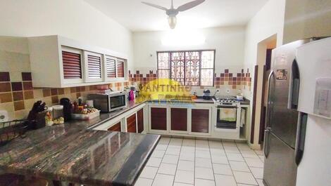 Cozinha ampla e equipada