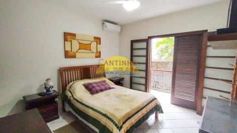 Suíte de casal com ar e ventilador 