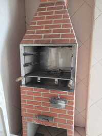 Churrasqueira com pia e tanque