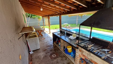 Hermosa mini granja en Piracicaba - camino pavimentado