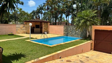 Rampa de entrada/piscina/churrasqueira