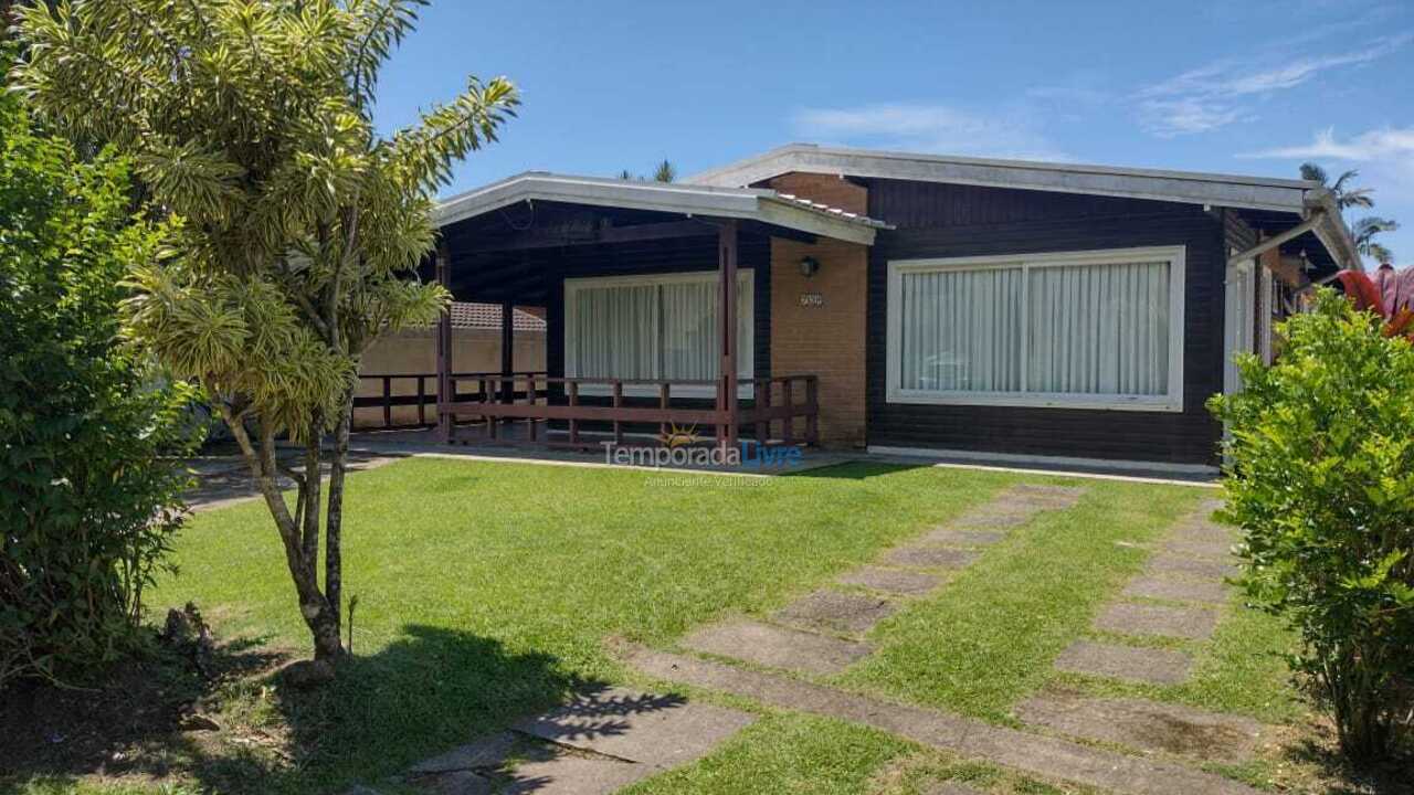 Casa para aluguel de temporada em Ubatuba (Lagoinha)