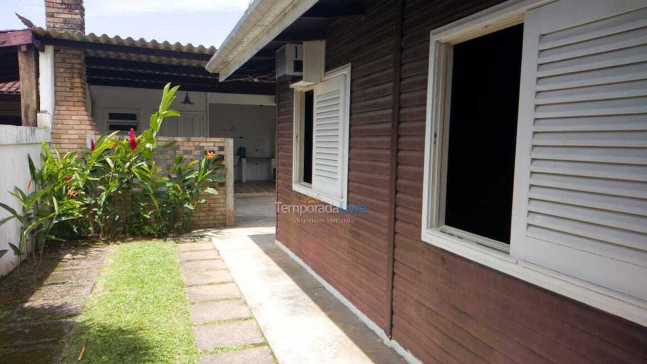 Casa para aluguel de temporada em Ubatuba (Lagoinha)
