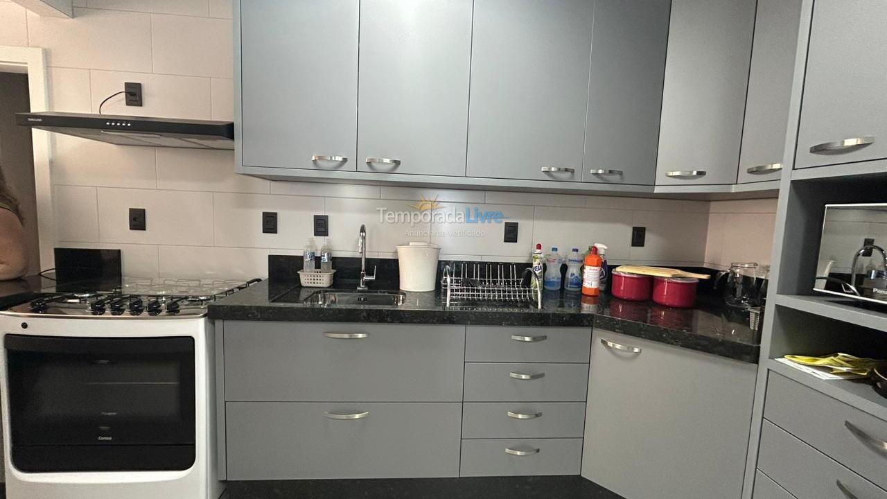 Apartamento para aluguel de temporada em Itapema (Meia Praia)