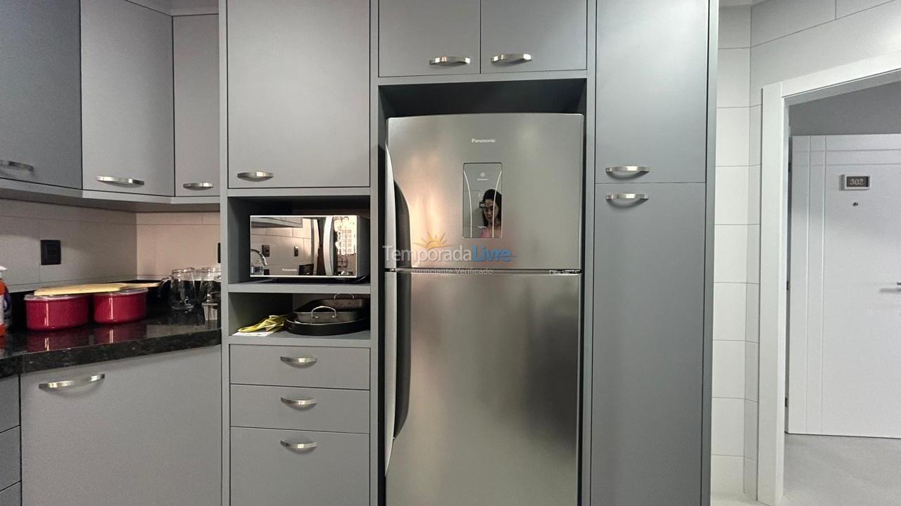 Apartamento para aluguel de temporada em Itapema (Meia Praia)