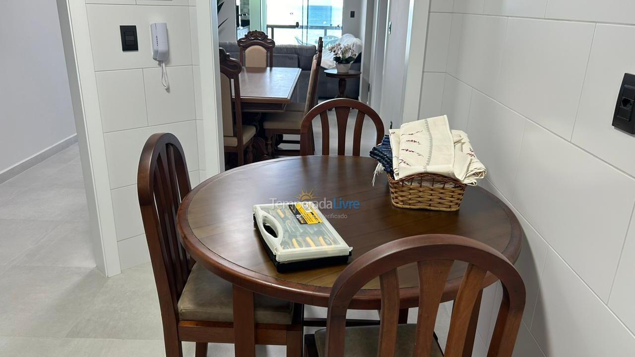 Apartamento para aluguel de temporada em Itapema (Meia Praia)