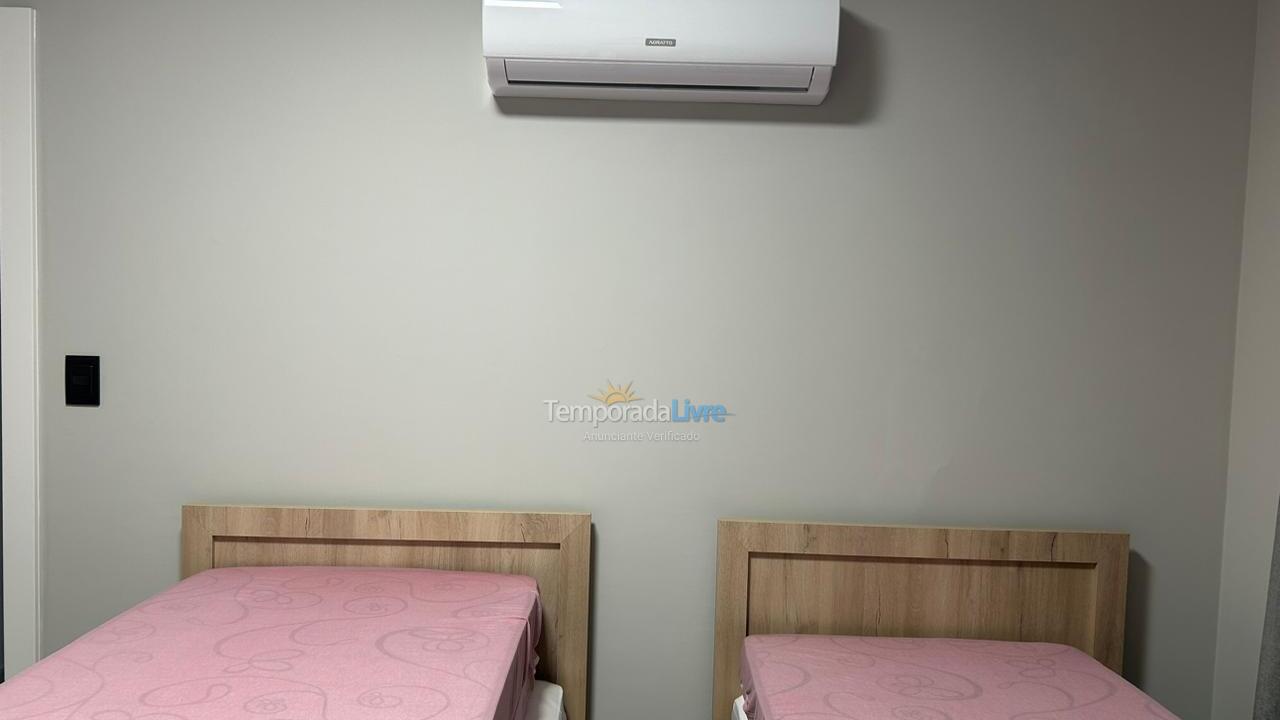 Apartamento para aluguel de temporada em Itapema (Meia Praia)