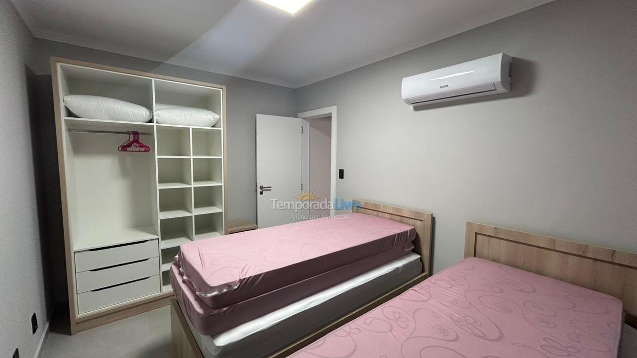 Apartamento para aluguel de temporada em Itapema (Meia Praia)