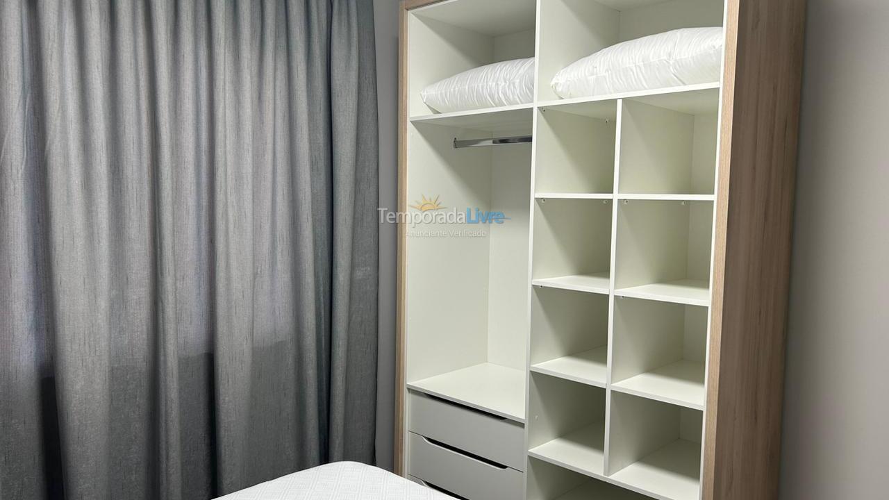 Apartamento para aluguel de temporada em Itapema (Meia Praia)