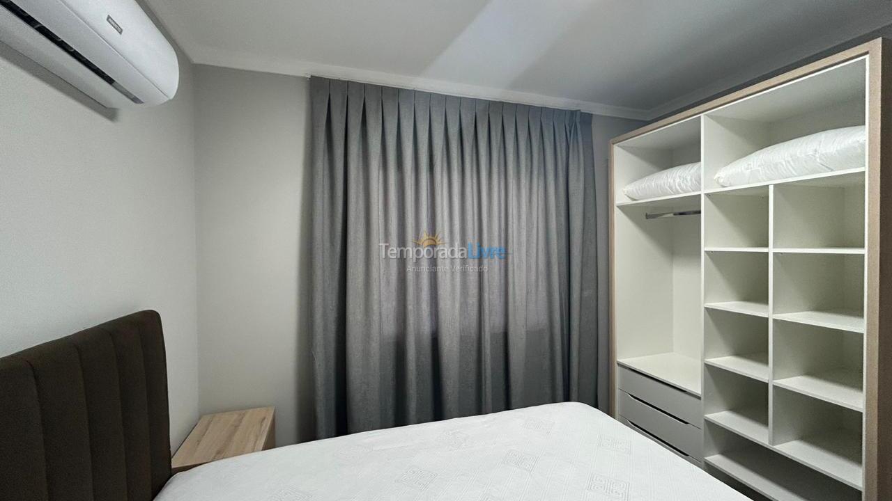 Apartamento para aluguel de temporada em Itapema (Meia Praia)