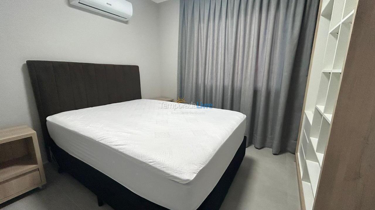 Apartamento para aluguel de temporada em Itapema (Meia Praia)