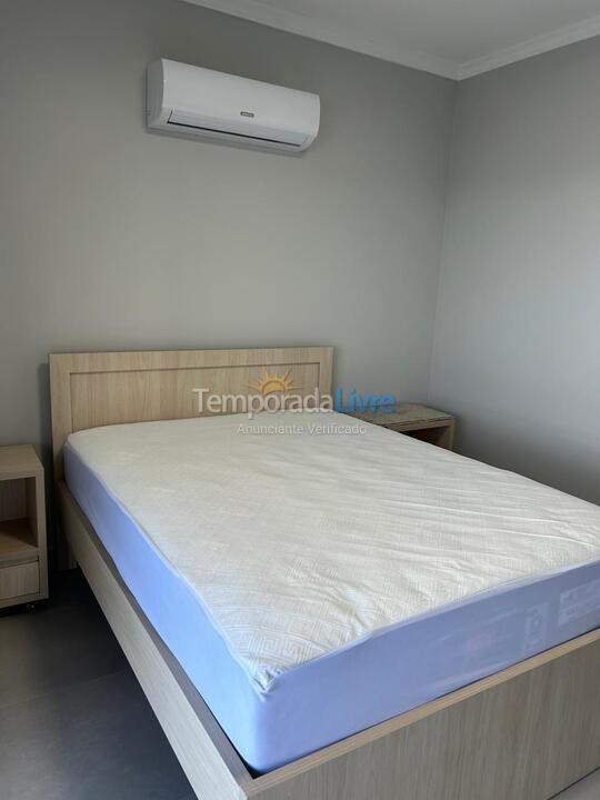 Apartamento para aluguel de temporada em Itapema (Meia Praia)