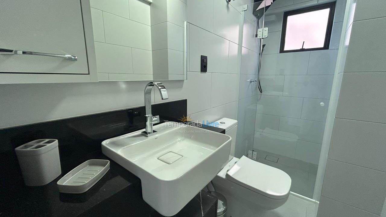 Apartamento para aluguel de temporada em Itapema (Meia Praia)