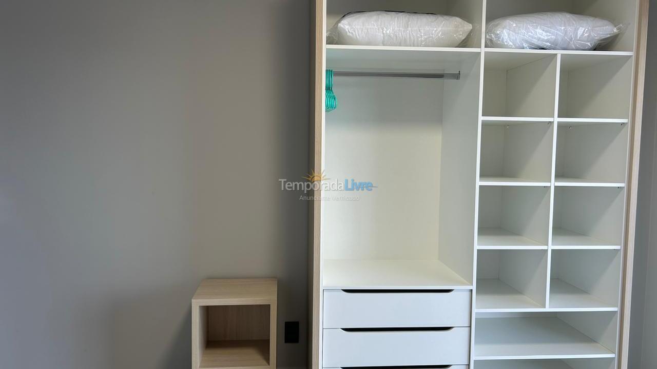 Apartamento para aluguel de temporada em Itapema (Meia Praia)