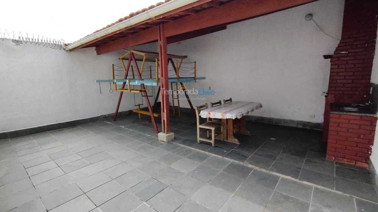 Casa para aluguel de temporada em Praia Grande (Praia do Caiçara)