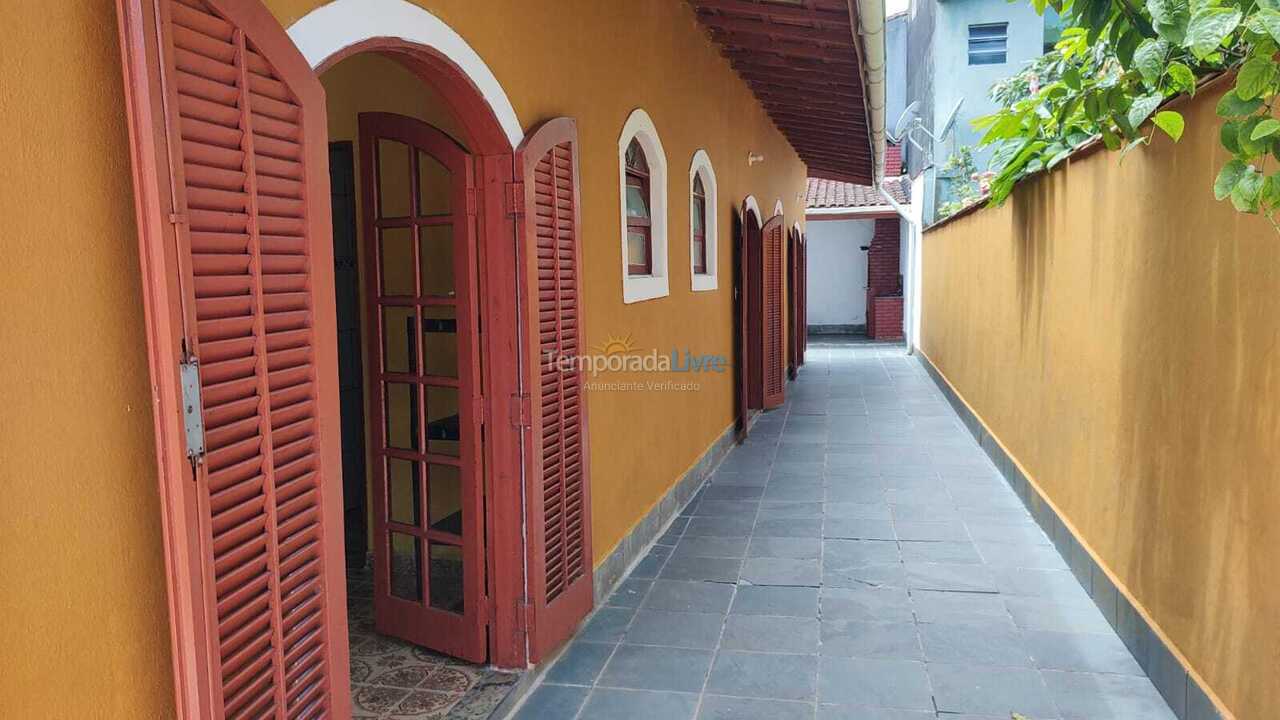 Casa para aluguel de temporada em Praia Grande (Praia do Caiçara)