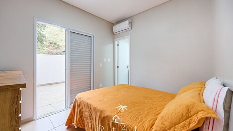 Acogedor moderno con piscina