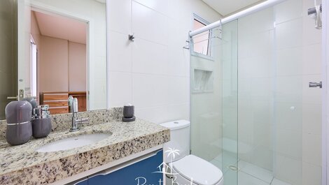 Acogedor moderno con piscina