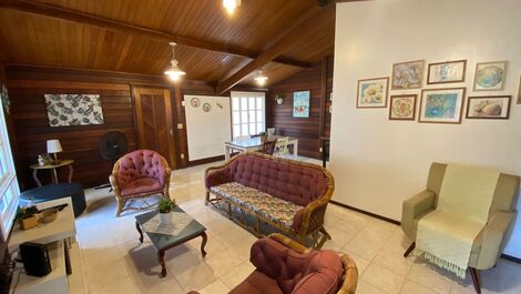 SEASONAL HOUSE WITHIN THE SÃO LOURENÇO RIVIERA WITH AIR CONDITIONING