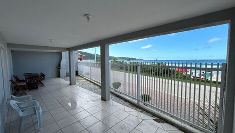 🌊 Beachfront House with Spectacular Views in Bombas Beach 🏡