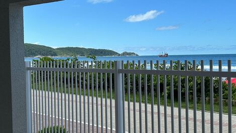 🌊 Beachfront House with Spectacular Views in Bombas Beach 🏡