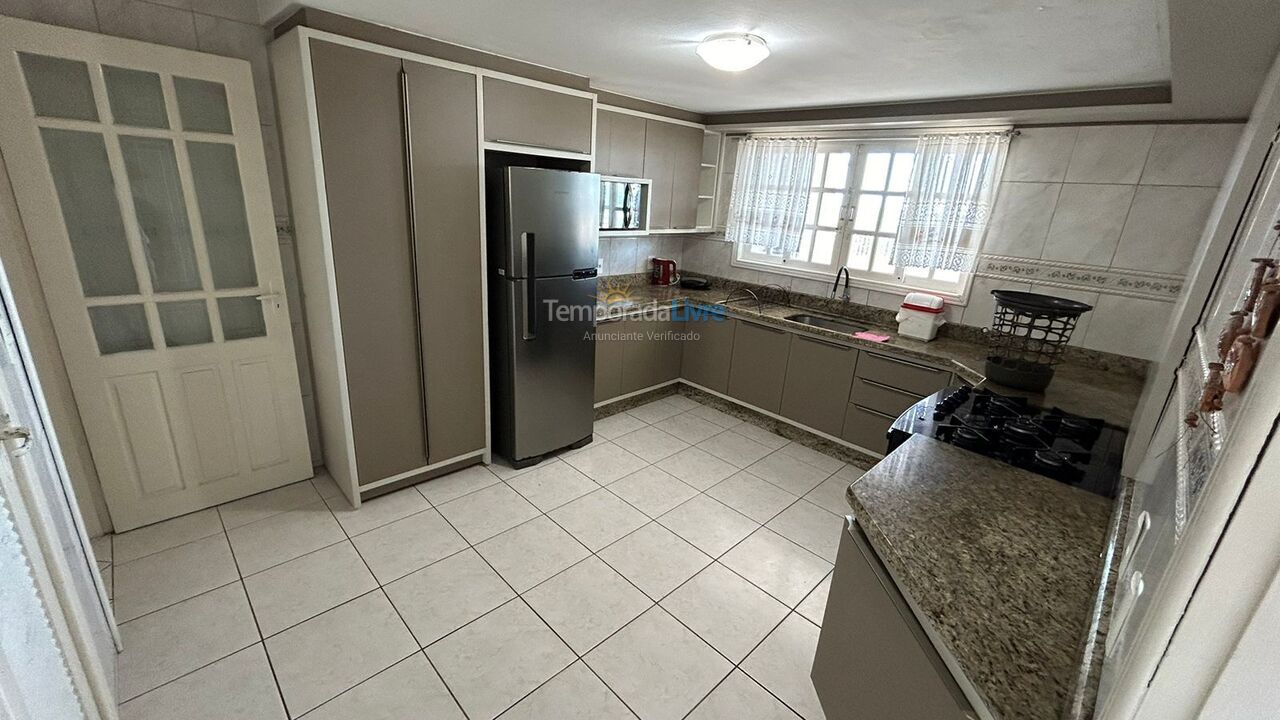 House for vacation rental in Bombinhas (Praia de Bombas)