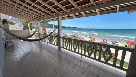 🌊 Beachfront House with Spectacular Views in Bombas Beach 🏡