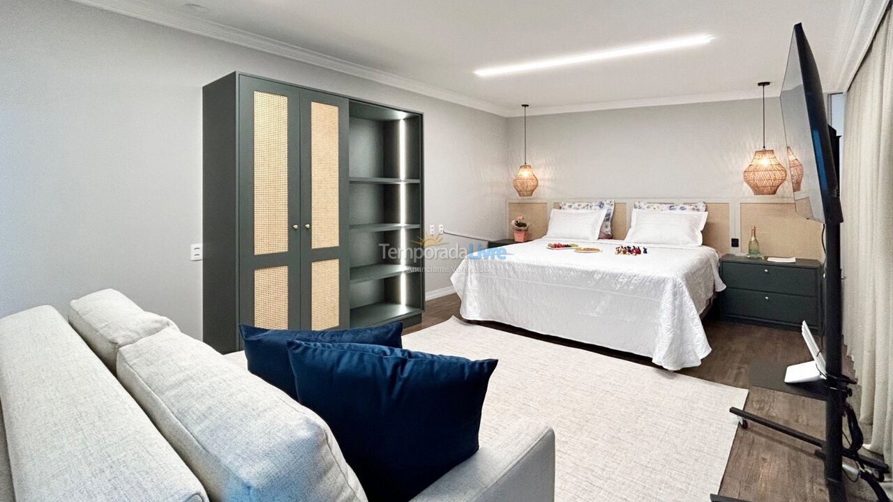 Apartamento para aluguel de temporada em Bombinhas (Praia de Quatro Ilhas)