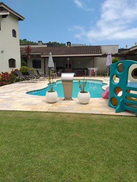 5 bedroom corner house in gated community with 24 hour security