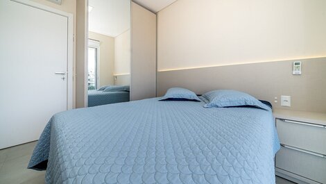 197 - Apto 03 dormitórios 50m da Praia de Mariscal