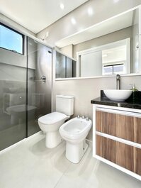 183 - Linda Cobertura com 03 Suítes em Mariscal