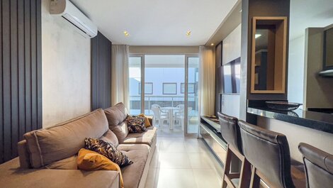 197 - Apto 03 dormitórios 50m da Praia de Mariscal