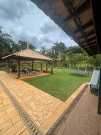 Quiosque ao lado ha piscina