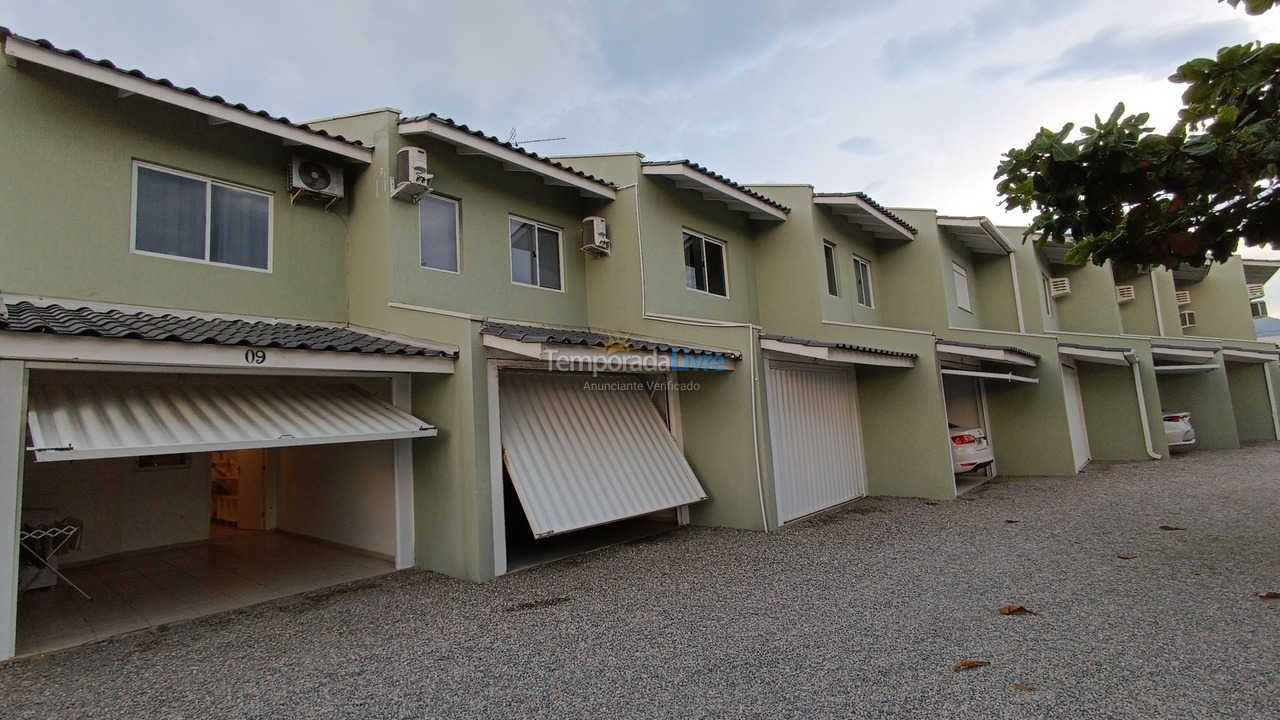 Casa para aluguel de temporada em Bombinhas (Canto Grande)