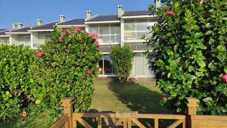 SOBRADO PÉ NA AREIA EM CANTO GRANDE - CASA 9