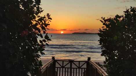 SOBRADO PÉ NA AREIA EM CANTO GRANDE - CASA 9