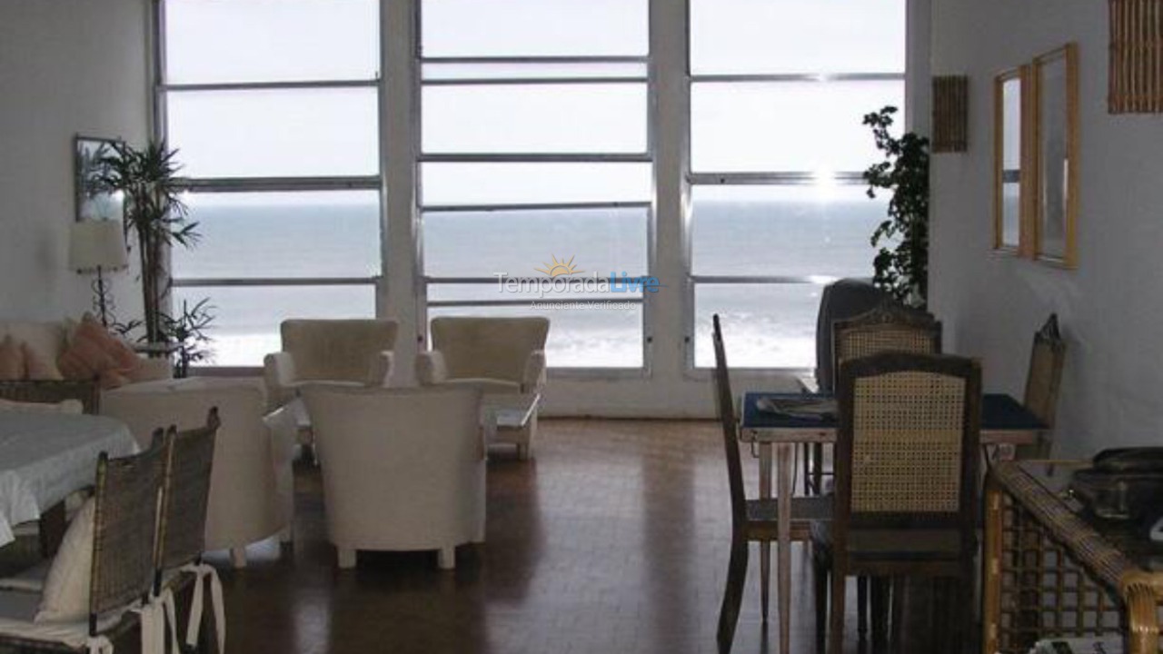 Apartamento para aluguel de temporada em Guarujá (Pitangueiras)