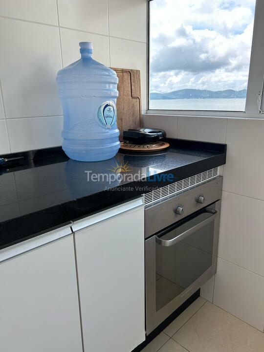 Apartamento para aluguel de temporada em Itapema (Meia Praia)