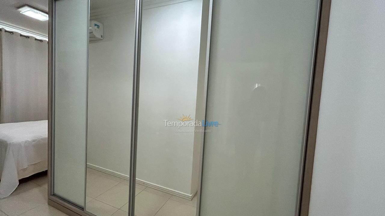 Apartamento para aluguel de temporada em Itapema (Meia Praia)