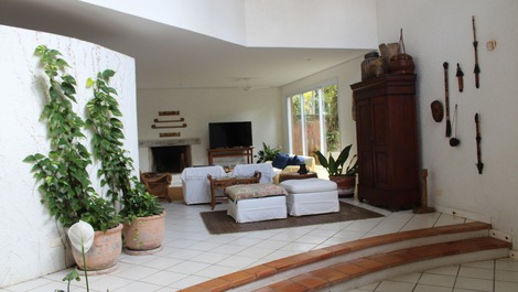 Hall de entrada sala estar ao fundo 