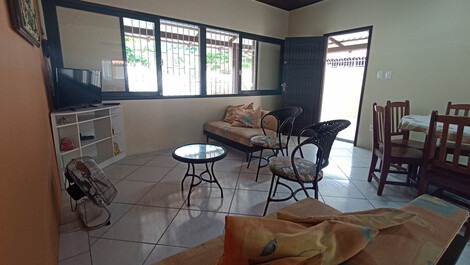 Acogedora casa, 5 habitaciones con aire, a 50 metros del mar de Lagoinha