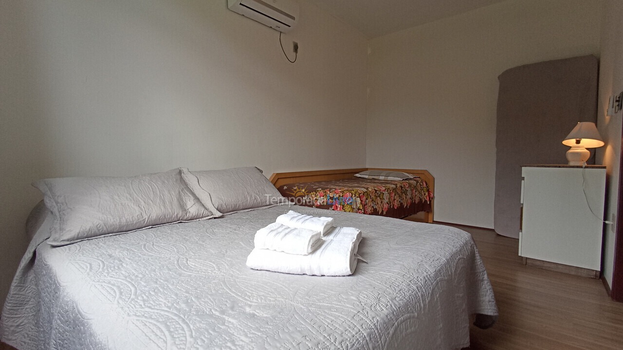 Casa para aluguel de temporada em Florianópolis (Brava)