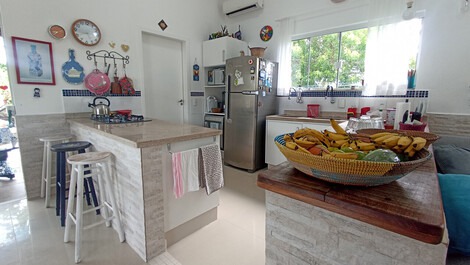 Excellent house with pool, gourmet area and 6 air conditioners