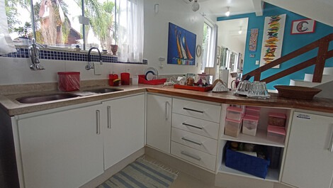 Excellent house with pool, gourmet area and 6 air conditioners